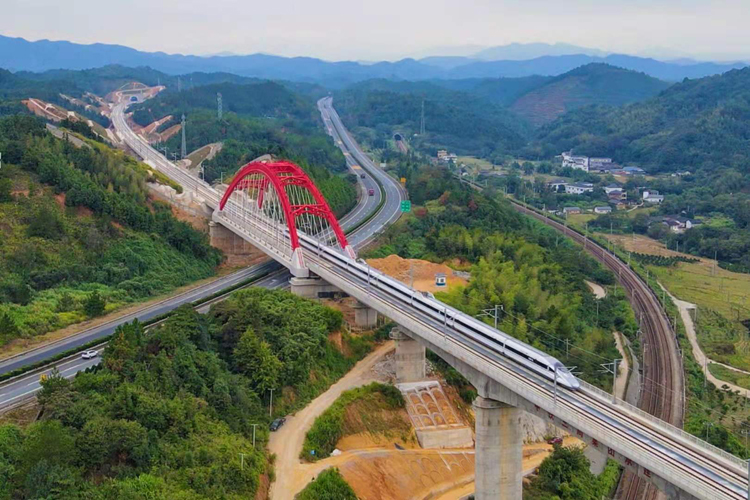 赣深高铁建成通车后