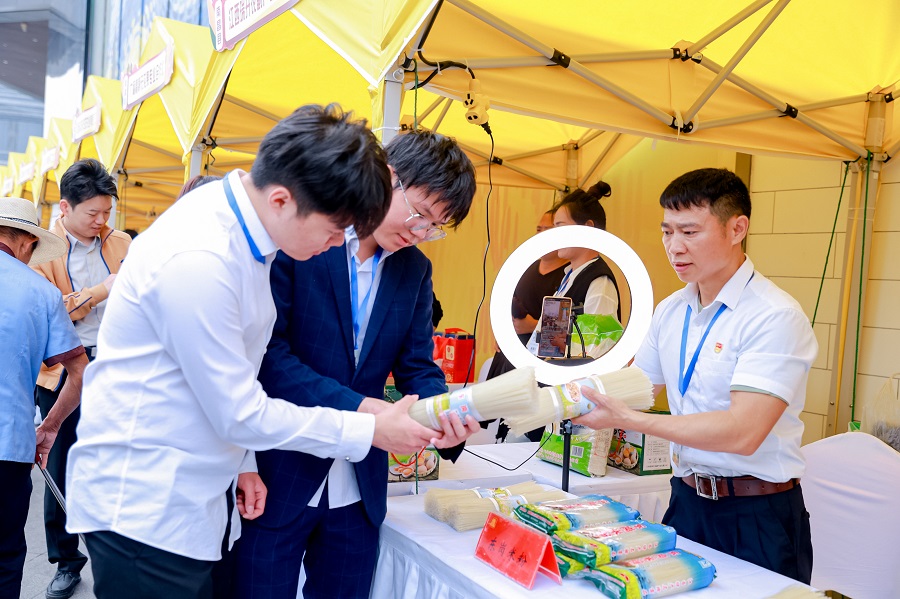 雷家胜：立足当地特色 探寻乡村产业发展新路径