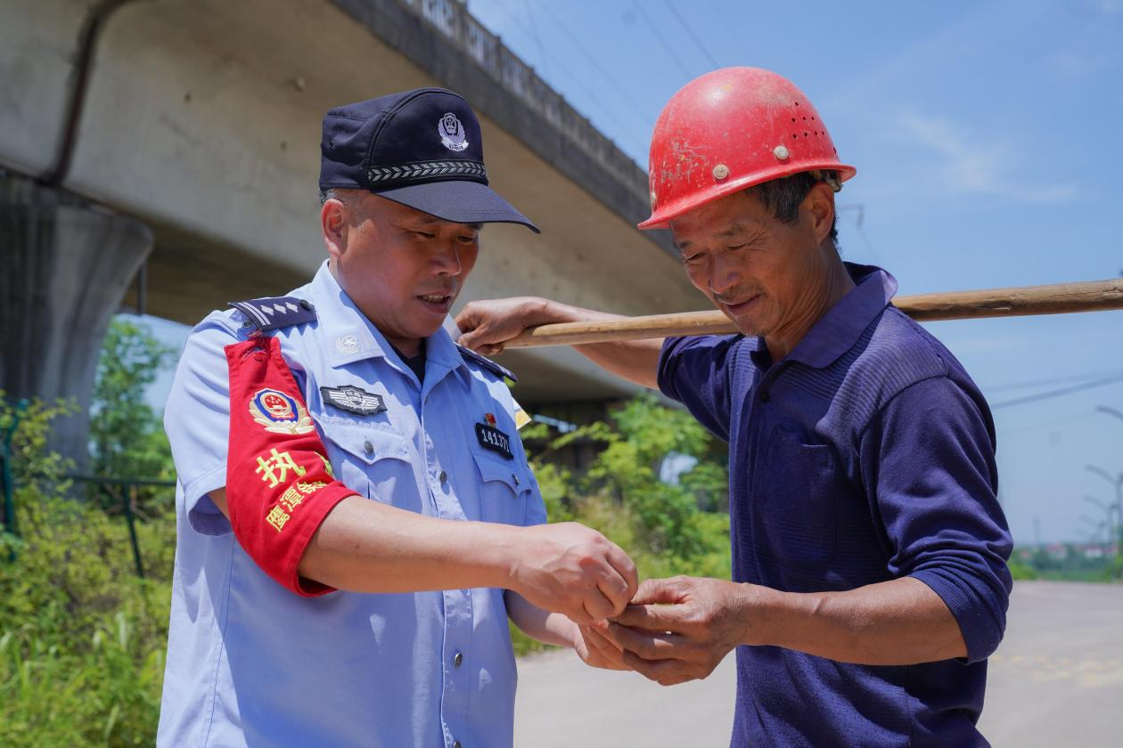 寻找最美线路民警:王坚的三十载护路人生_fororder_图片10