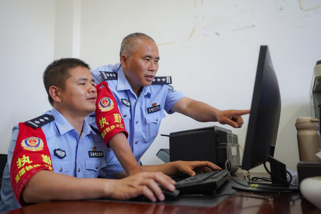 寻找最美线路民警:王坚的三十载护路人生_fororder_图片16