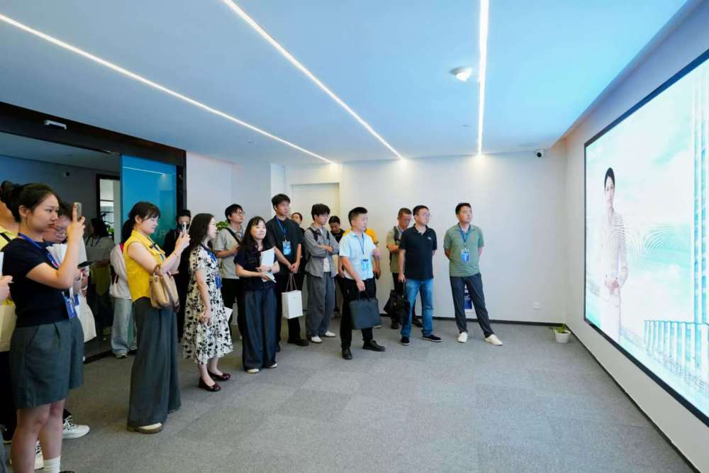 南昌红谷滩AI产业再添新力 江西讯飞以“AI+VR”激活城市智慧