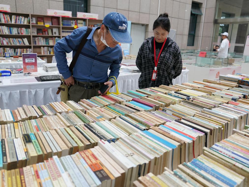 阅读融入生活日常 中国加快培育书香社会
