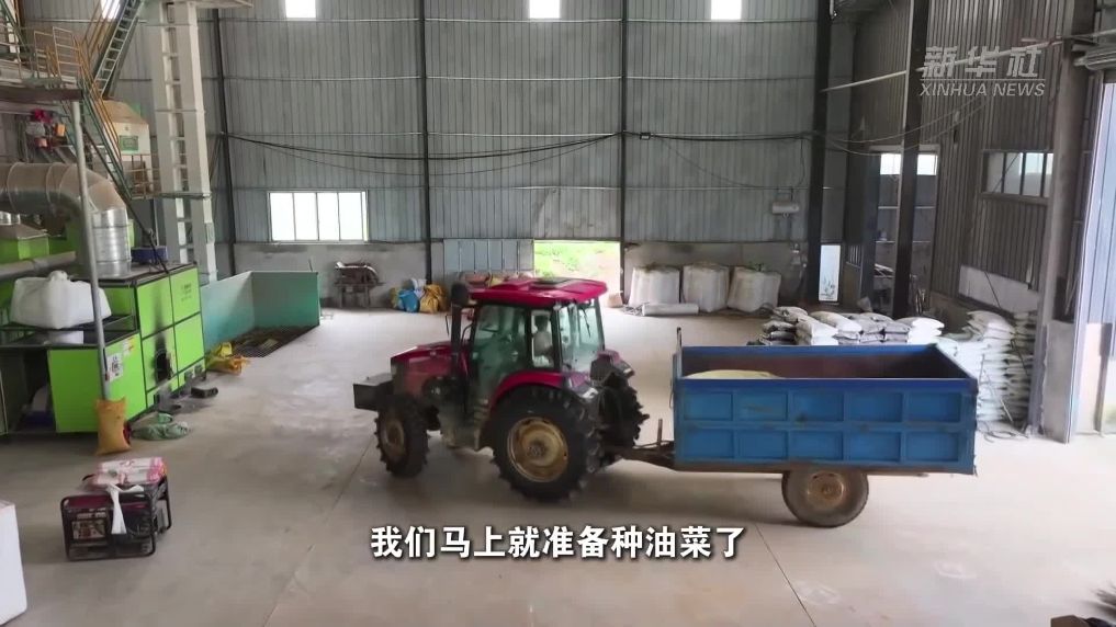 江西南昌:机械化助力秋收