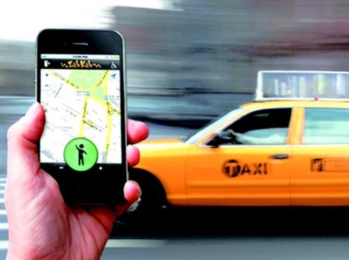 打车软件叫来女司机:8公里熄火5次+闯红灯