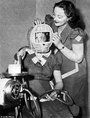 盘点上世纪的美容怪招:冰块面膜 诡异头罩