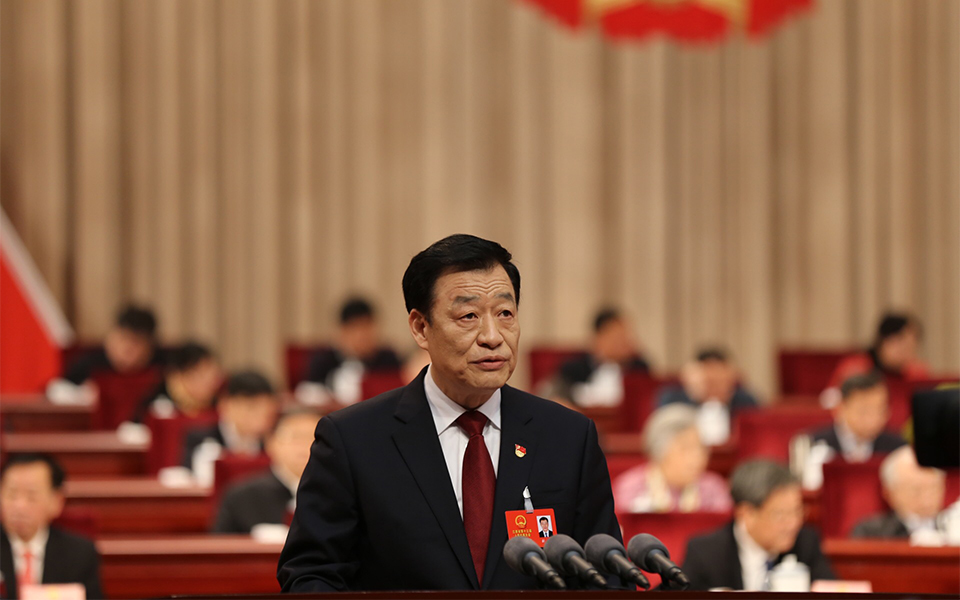 江西省长刘奇代表省人民政府向大会作政府工作报告。
