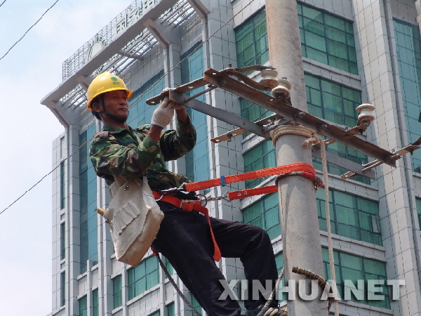 兴国供电举行农网配电和营销人员持证上岗考试