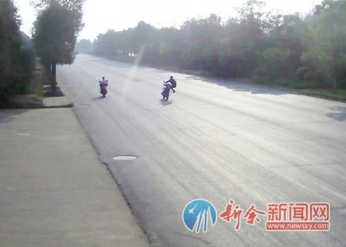 拿生命当儿戏 新余马洪小夥骑摩托玩杂技身亡