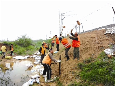 南昌工务段构筑防洪安全网确保行车安全