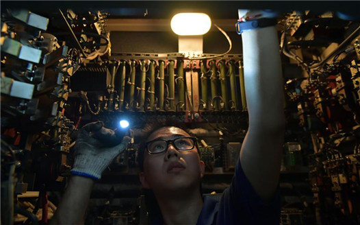 高溫下的暑運安全守護者