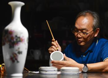 陶瓷藝人毛光輝：丹青妙手繪匠心