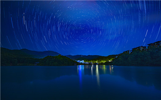 夢幻夜空！英仙座流星雨來了！