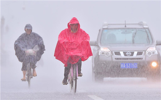 江西南昌遭遇暴雨天气