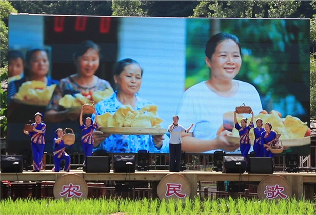 开发创收渠道 激发村民参与热情