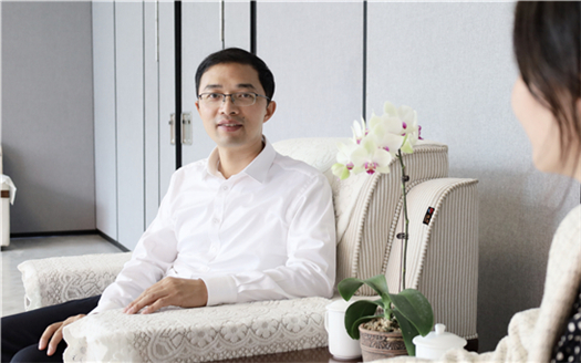 杨海峰:做强纺织服装首位产业 赣南小城变身“时尚新城”