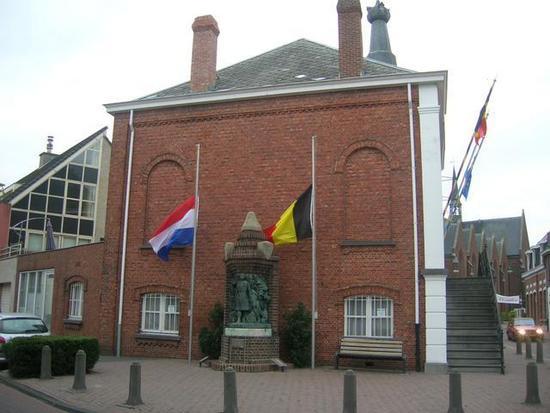 在这个双国籍小镇 走路一不小心就跨国了!