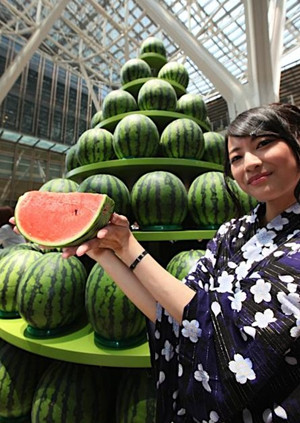 西瓜树和泼水节 看日本人的奇异避暑高招