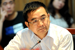 新华社江西分社社长徐金鹏在聆听讲座